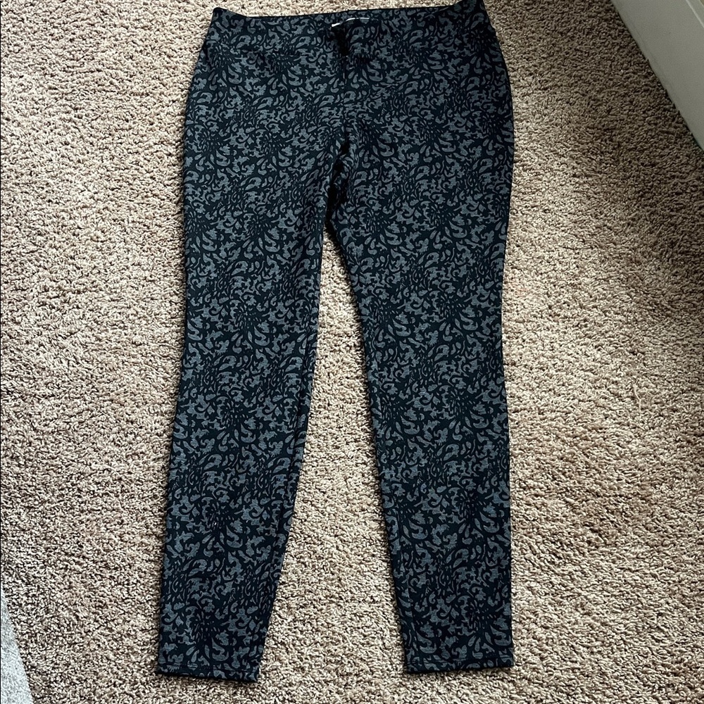 White House Black Market Black and Gray Floral Leggings Size M